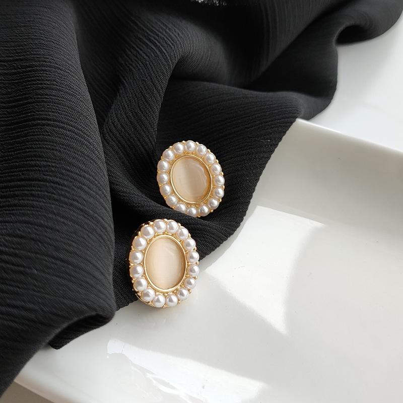 Vintage Style White Pearl Gold Crystal Rhinestone Invisible Clip On Earrings