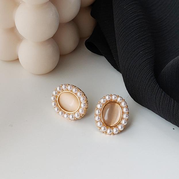 Vintage Style White Pearl Gold Crystal Rhinestone Invisible Clip On Earrings