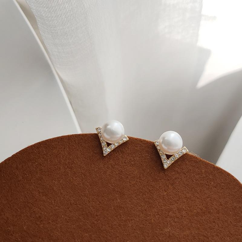 White Pearl Small Chic Triangle Invisible Clip On Earrings