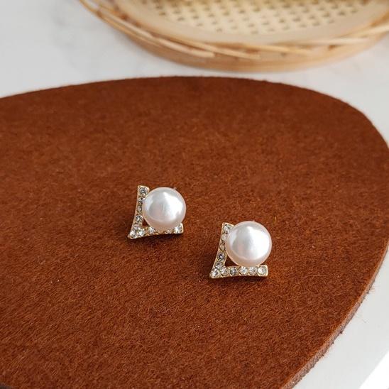 White Pearl Small Chic Triangle Invisible Clip On Earrings