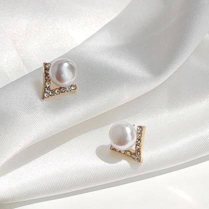 White Pearl Small Chic Triangle Invisible Clip On Earrings
