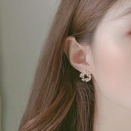 White Flower Pearl  Circle Wreath Crystal Rhinestone Invisible Clip On Earrings