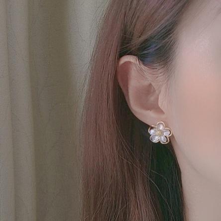 White Flower Pearl Invisible Clip On Earrings