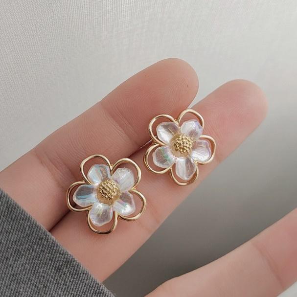 White Flower Pearl Invisible Clip On Earrings