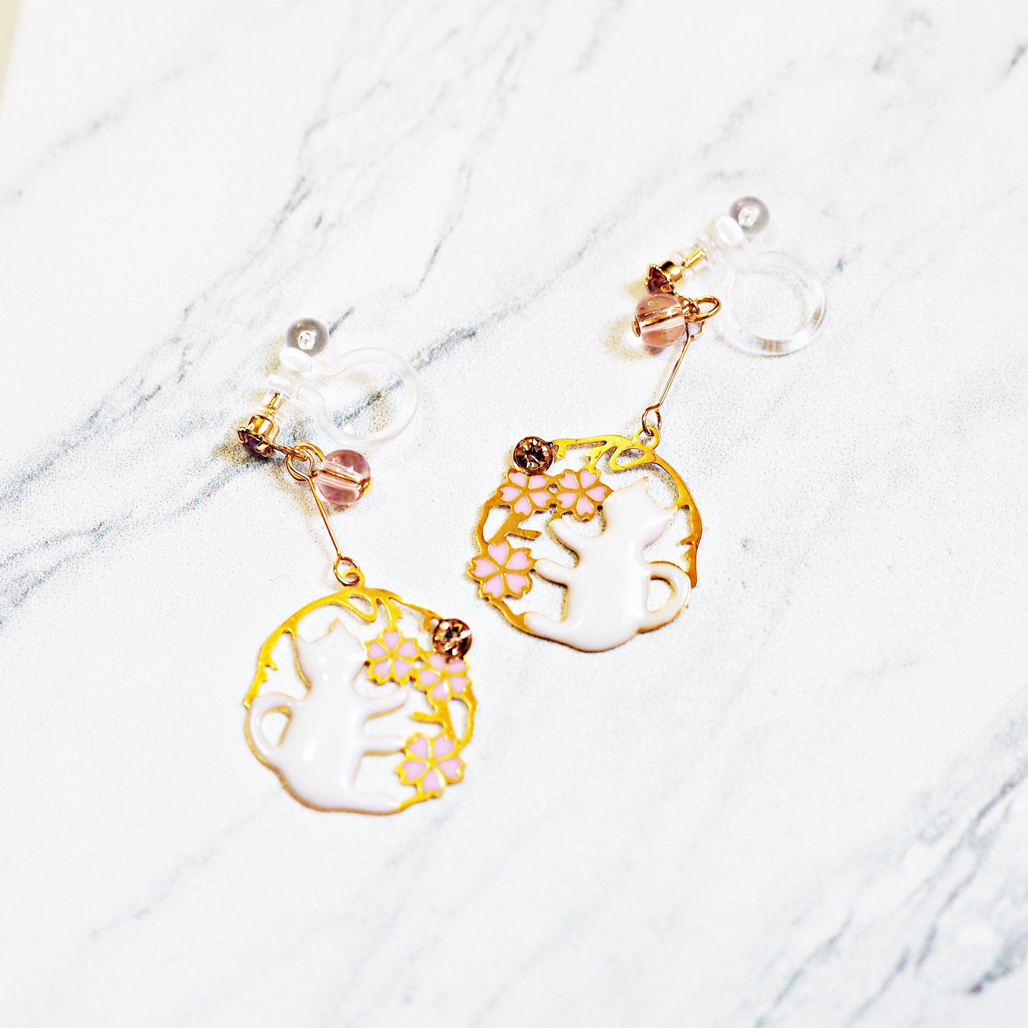 Dangle White Cats Pink Cherry Blossom Flower Gold Invisible Clip On Earrings