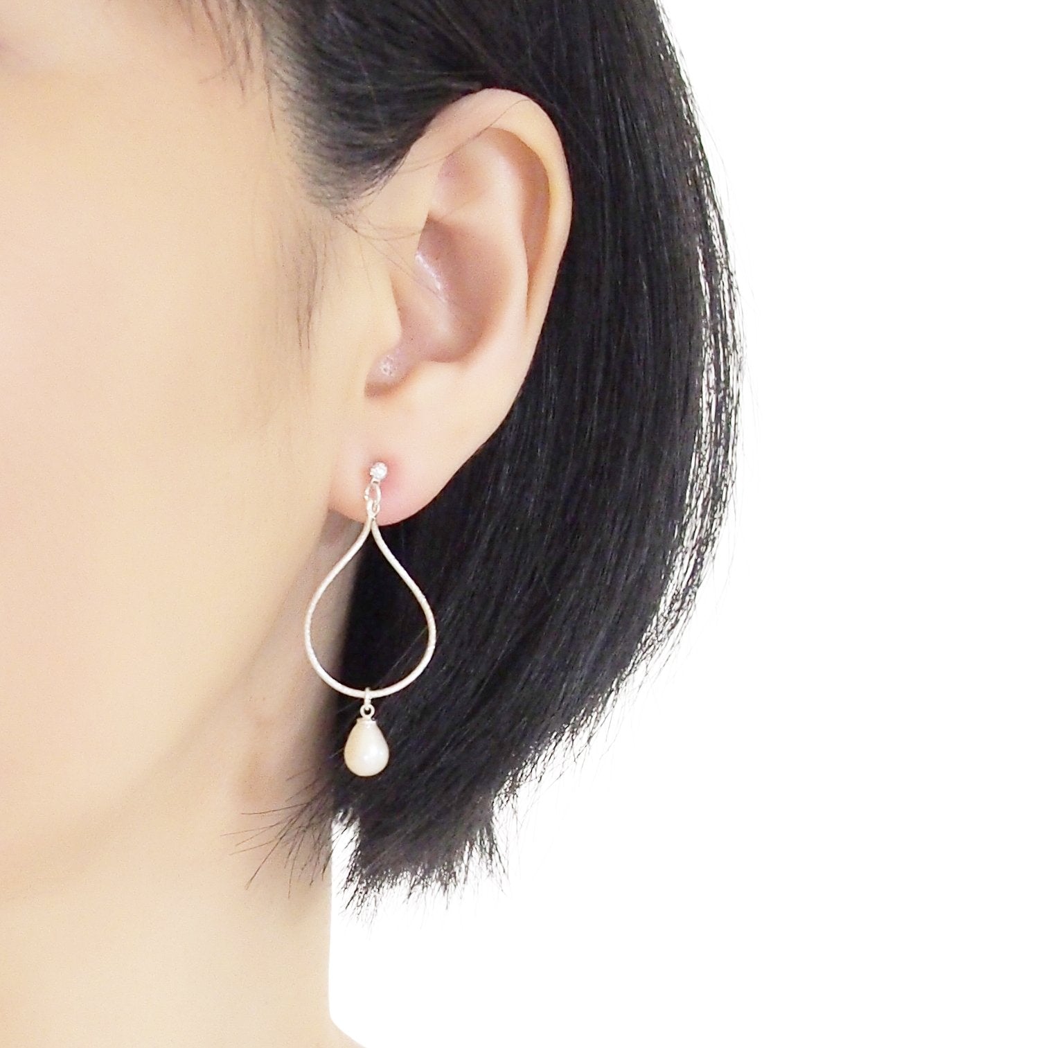 Freshwater pearl invisible clip on hoop earrings - miyabigracejewelry.com