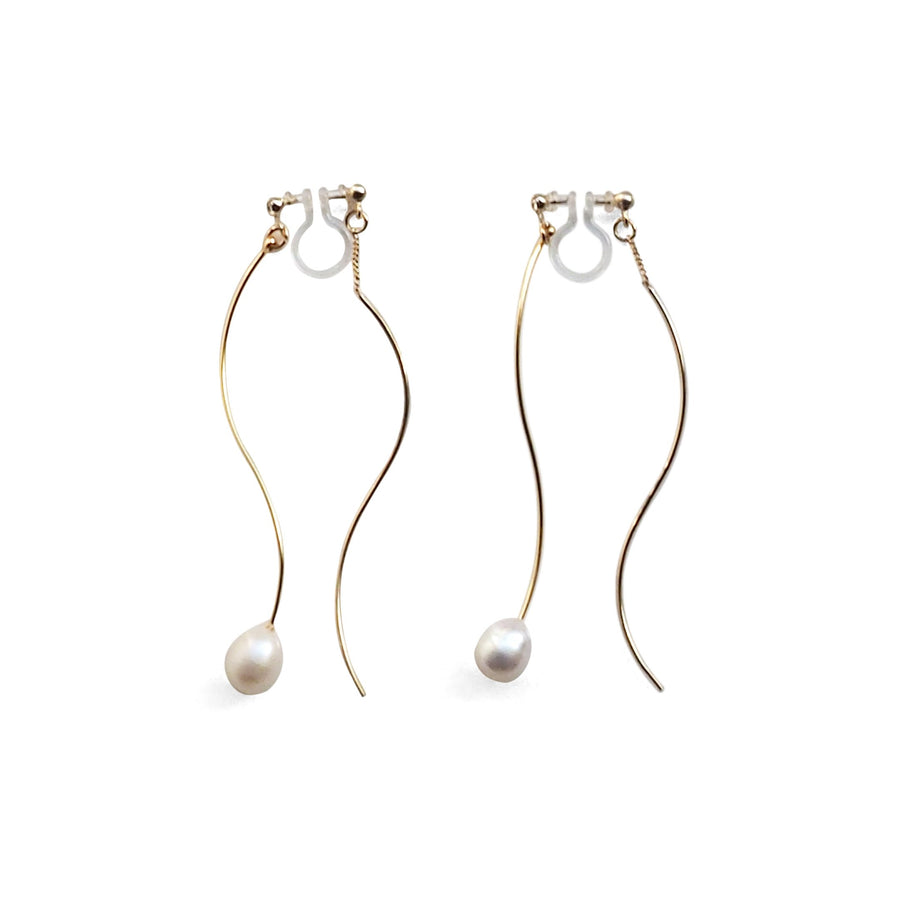 Double Sided White Freshwater Pearl with Wave Bar Invisible Clip On Earrings (Gold tone) - miyabigracejewelry.com