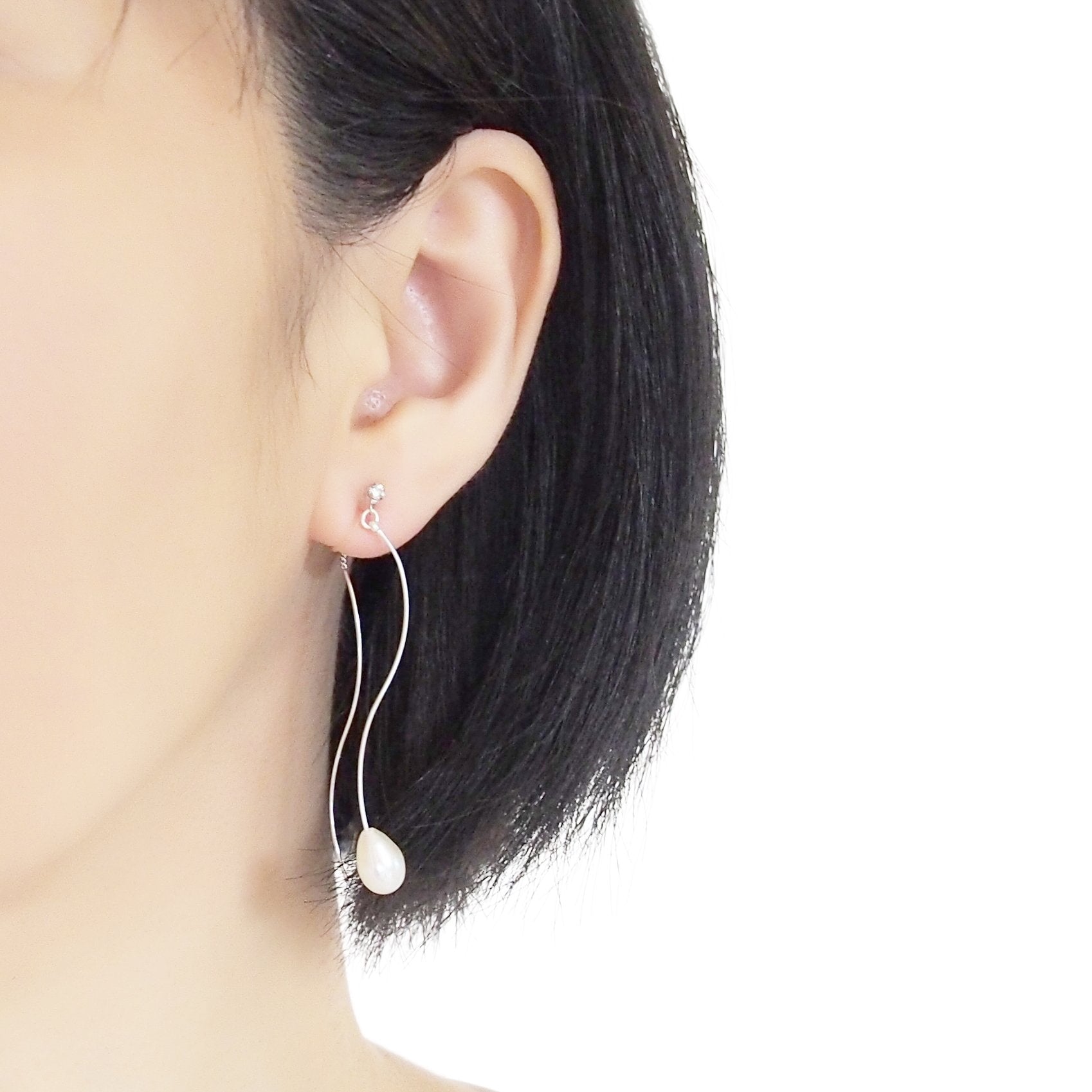 Double Sided White Freshwater Pearl with Wave Bar Invisible Clip On Earrings (Silver tone) - miyabigracejewelry.com