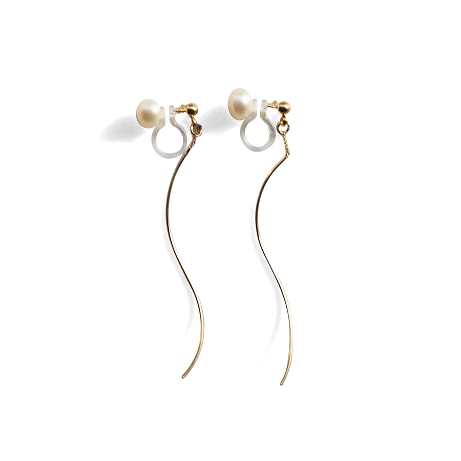 Double Sided White Freshwater Pearl Invisible Clip On Stud Earrings (Gold tone Wave Bar) - miyabigracejewelry.com