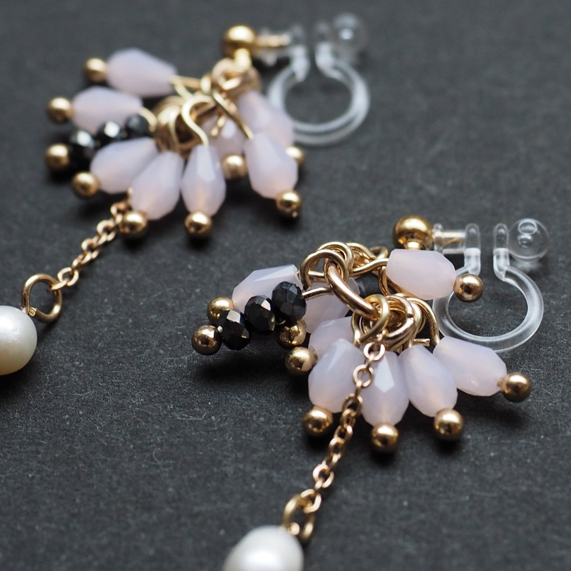 Pink beads and freshwater pearl invisible clip on earrings - miyabigracejewelry.com