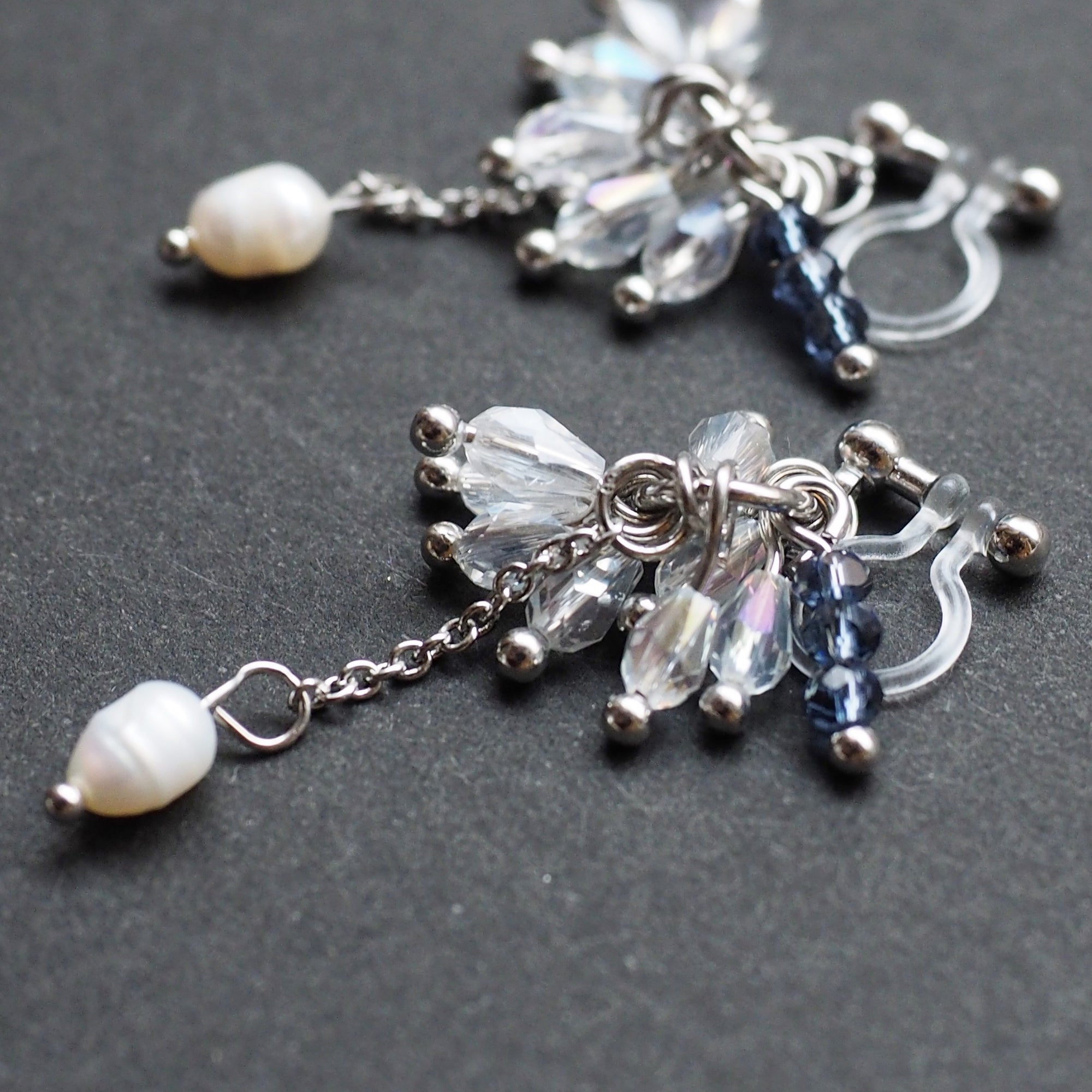 Clear beads and freshwater pearl invisible clip on earrings - miyabigracejewelry.com