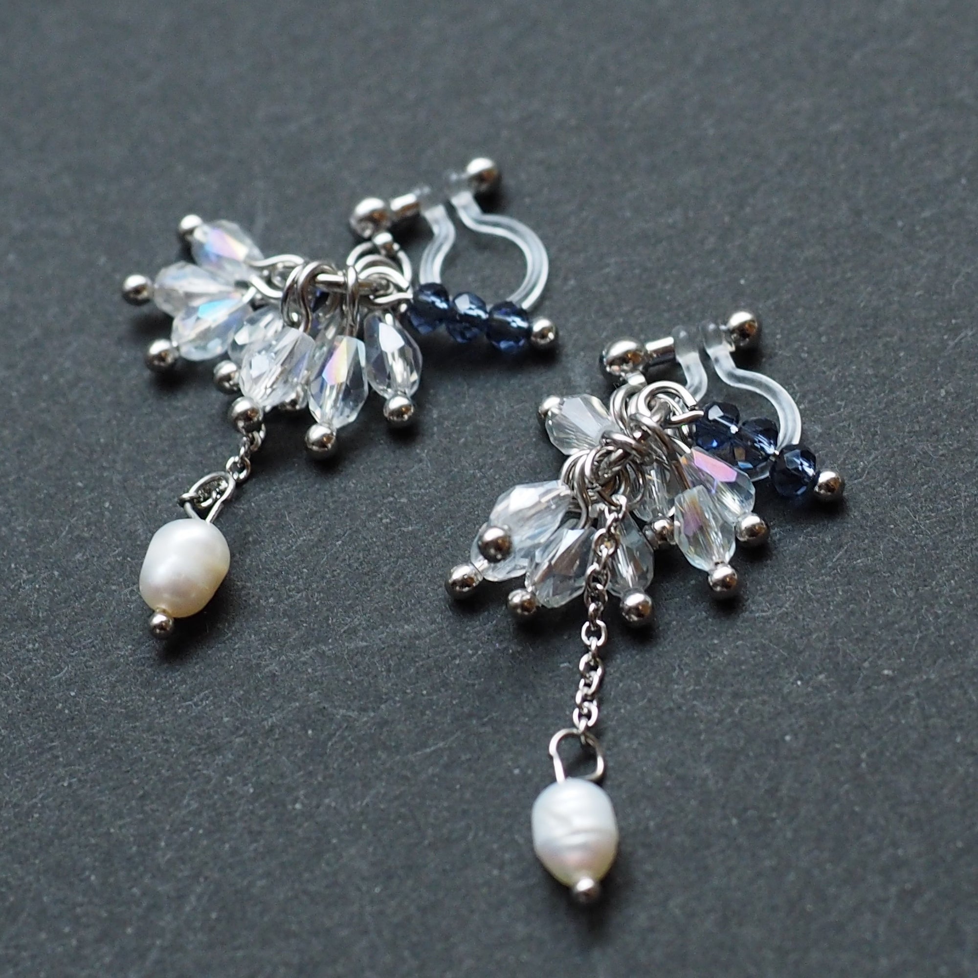 Clear beads and freshwater pearl invisible clip on earrings - miyabigracejewelry.com