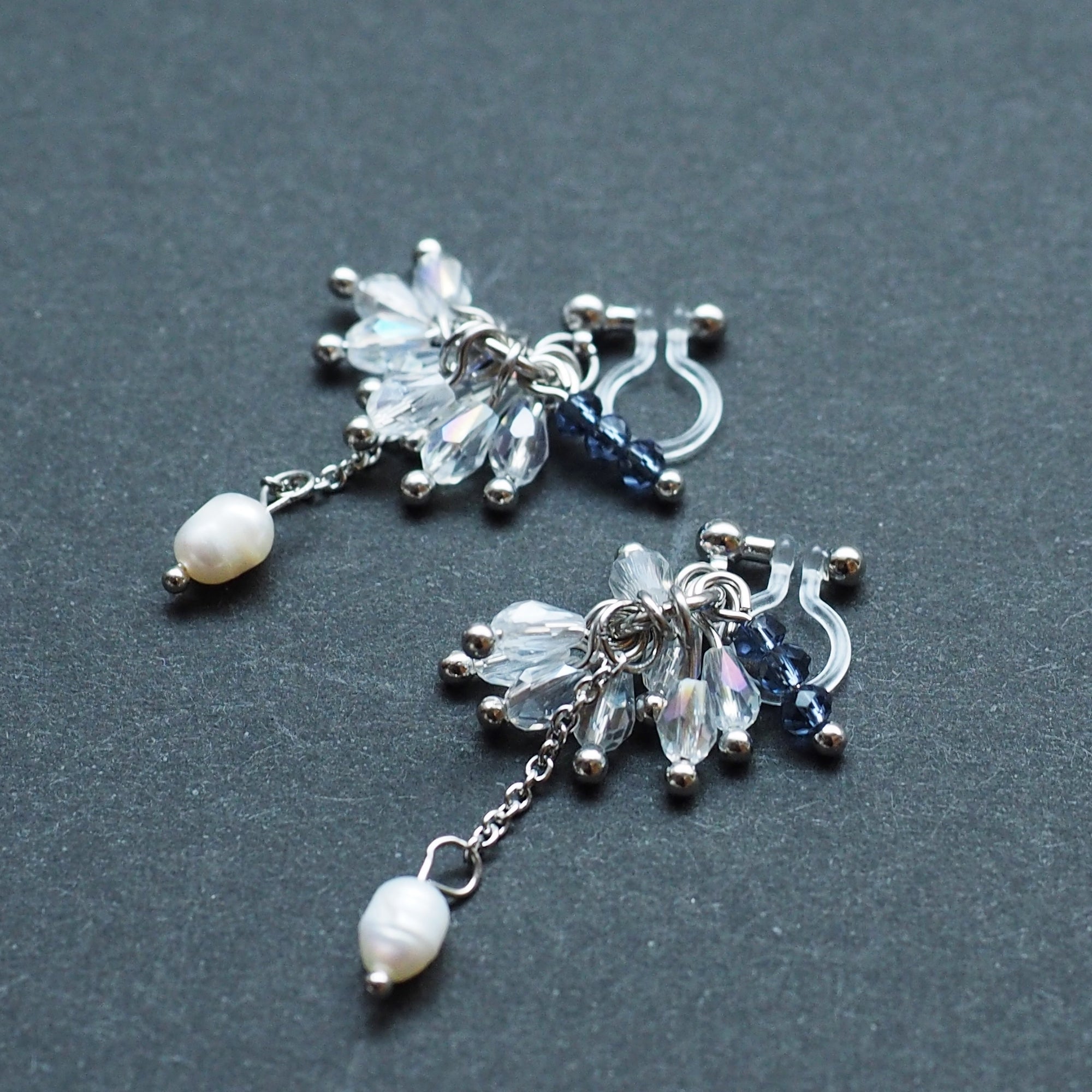 Clear beads and freshwater pearl invisible clip on earrings - miyabigracejewelry.com