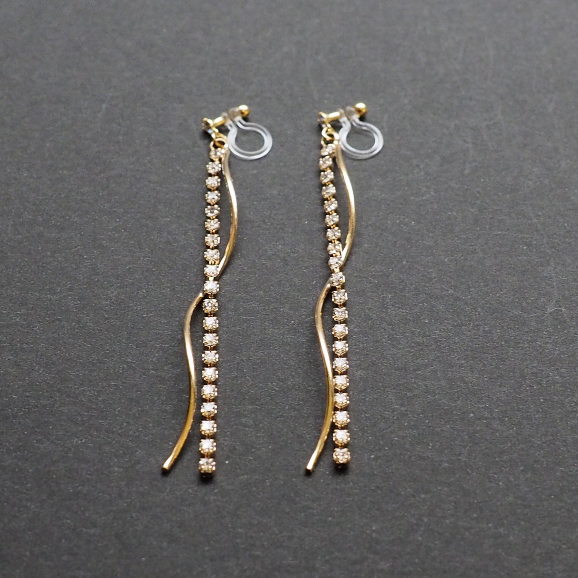 Dangle rhinestone chain and wave bar invisible clip on earrings ( Gold tone ) - miyabigracejewelry.com