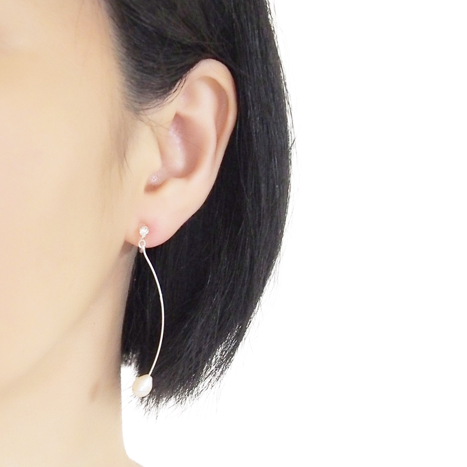 White Teardrop Freshwater Pearl Invisible Clip On Earrings (Silver tone Wave Bar) - miyabigracejewelry.com