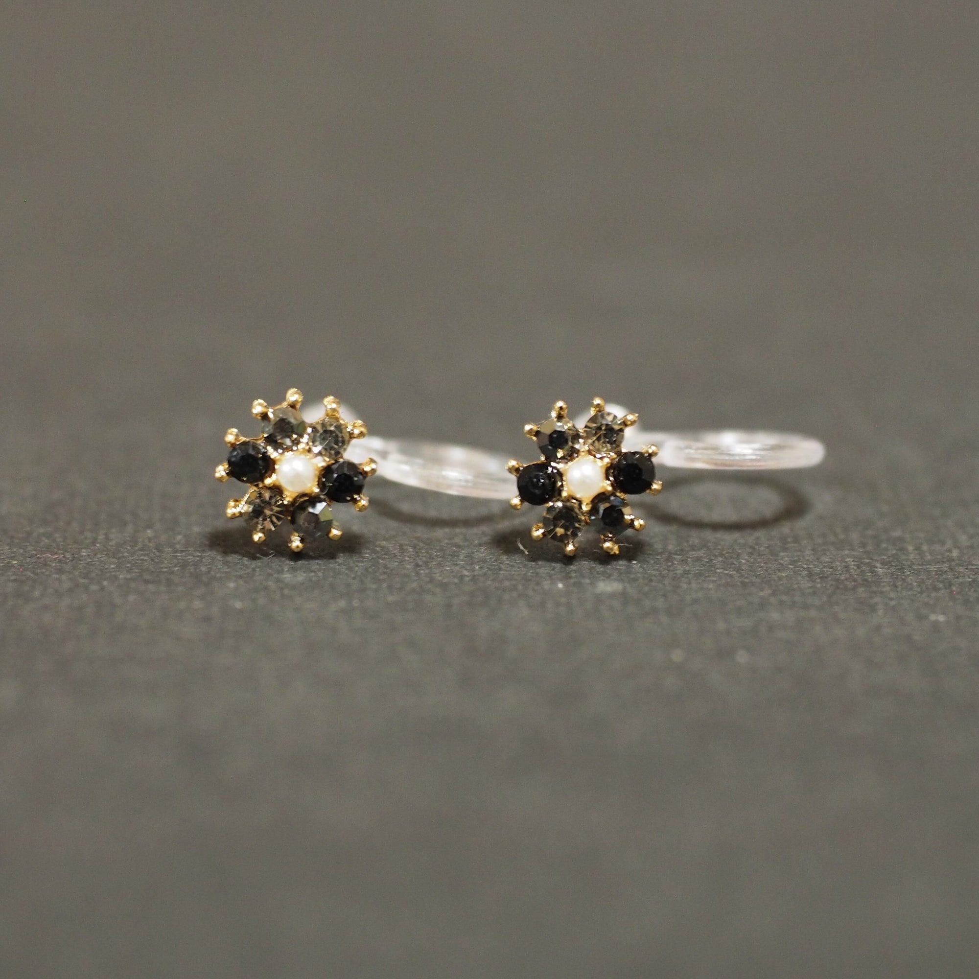 Flower Rhinestone Invisible Clip On Stud Earrings ( Black ) - miyabigracejewelry.com