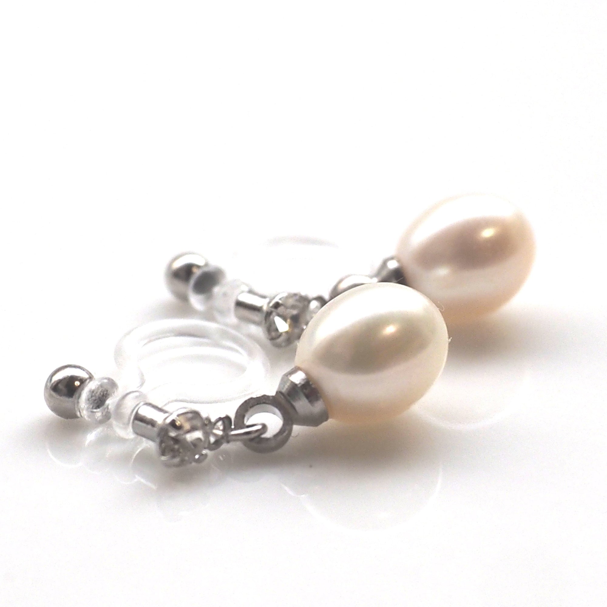 White freshwater pearl invisible clip on earrings - miyabigracejewelry.com