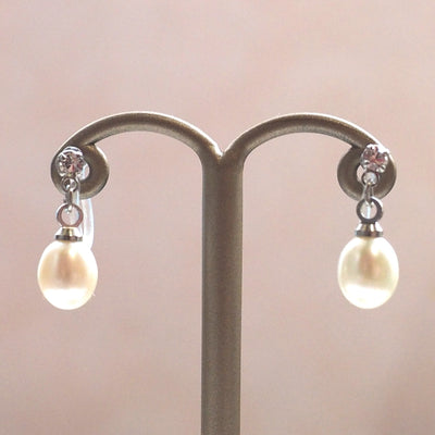 White freshwater pearl invisible clip on earrings - miyabigracejewelry.com