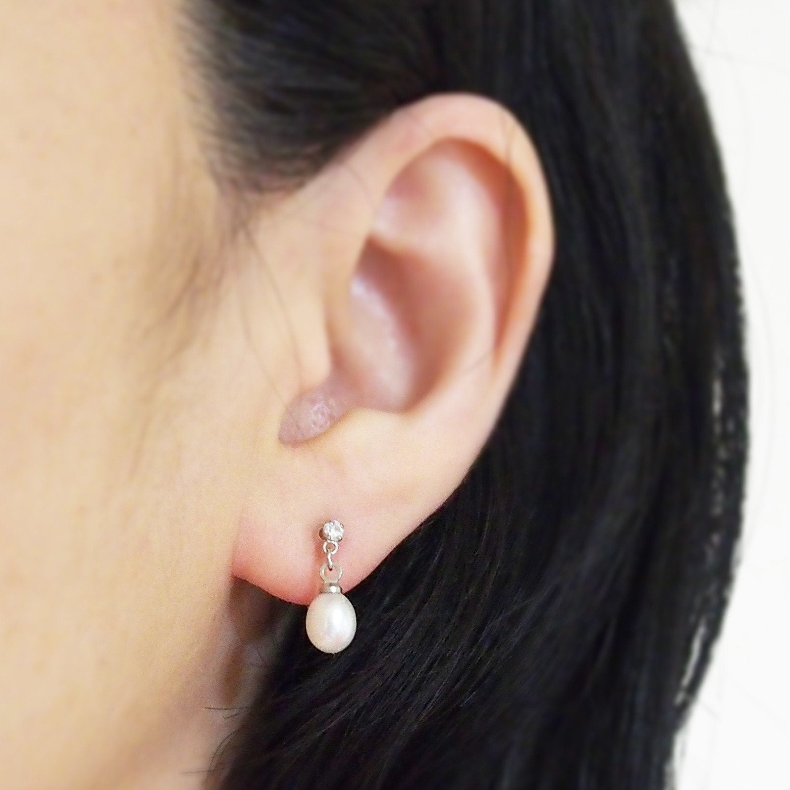 White freshwater pearl invisible clip on earrings - miyabigracejewelry.com
