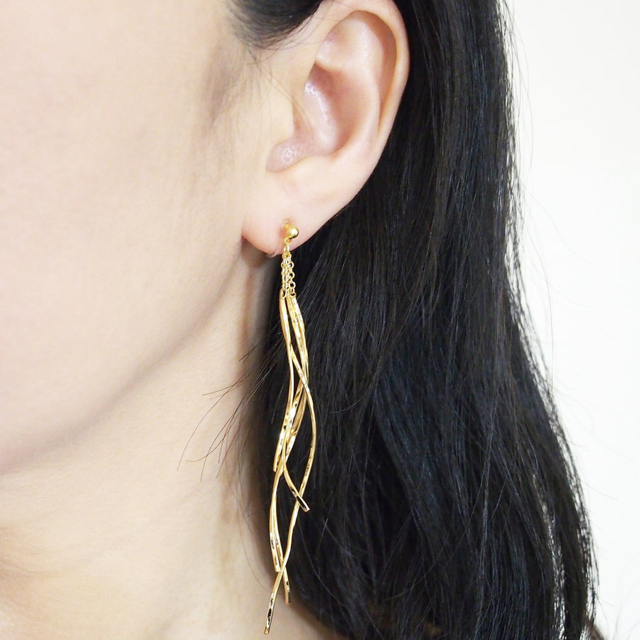 Dangle gold waved bars invisible clip on earrings - miyabigracejewelry.com