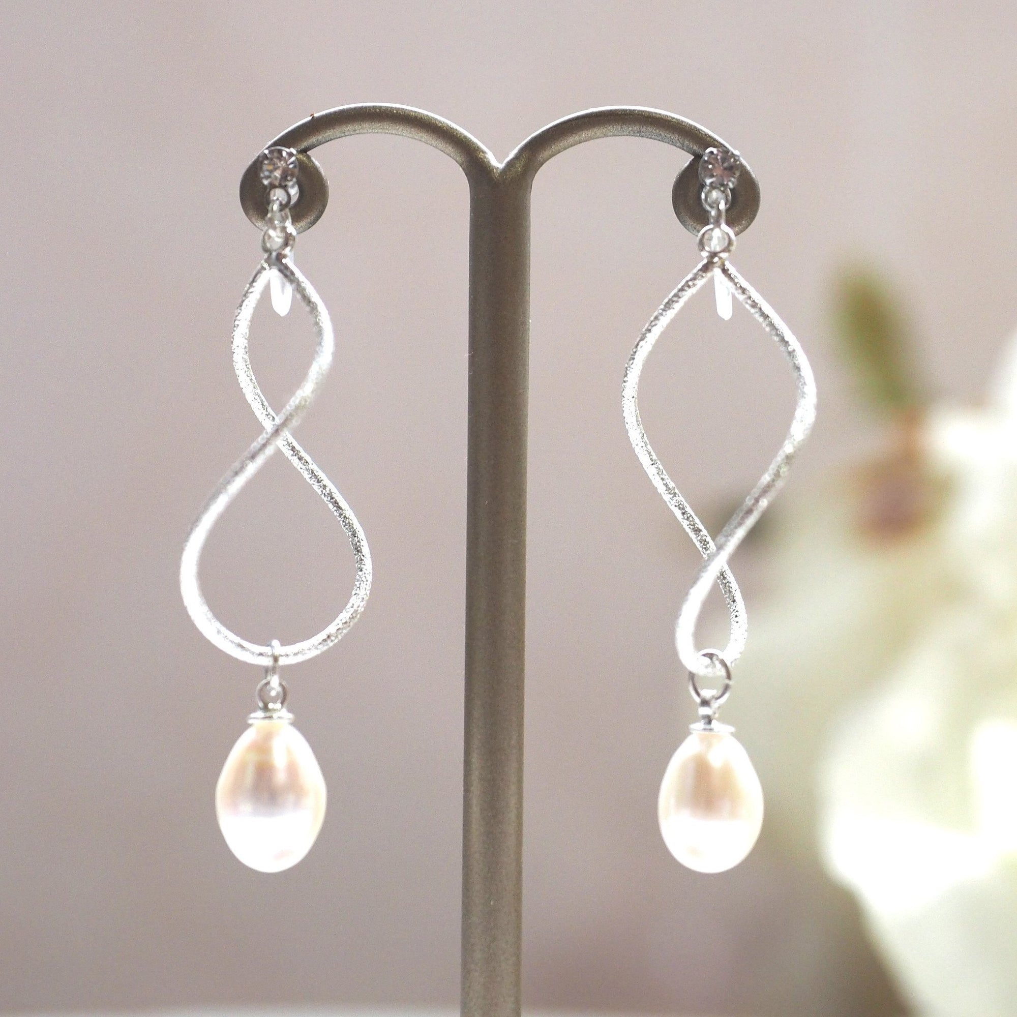 Freshwater pearl invisible clip on hoop earrings - miyabigracejewelry.com