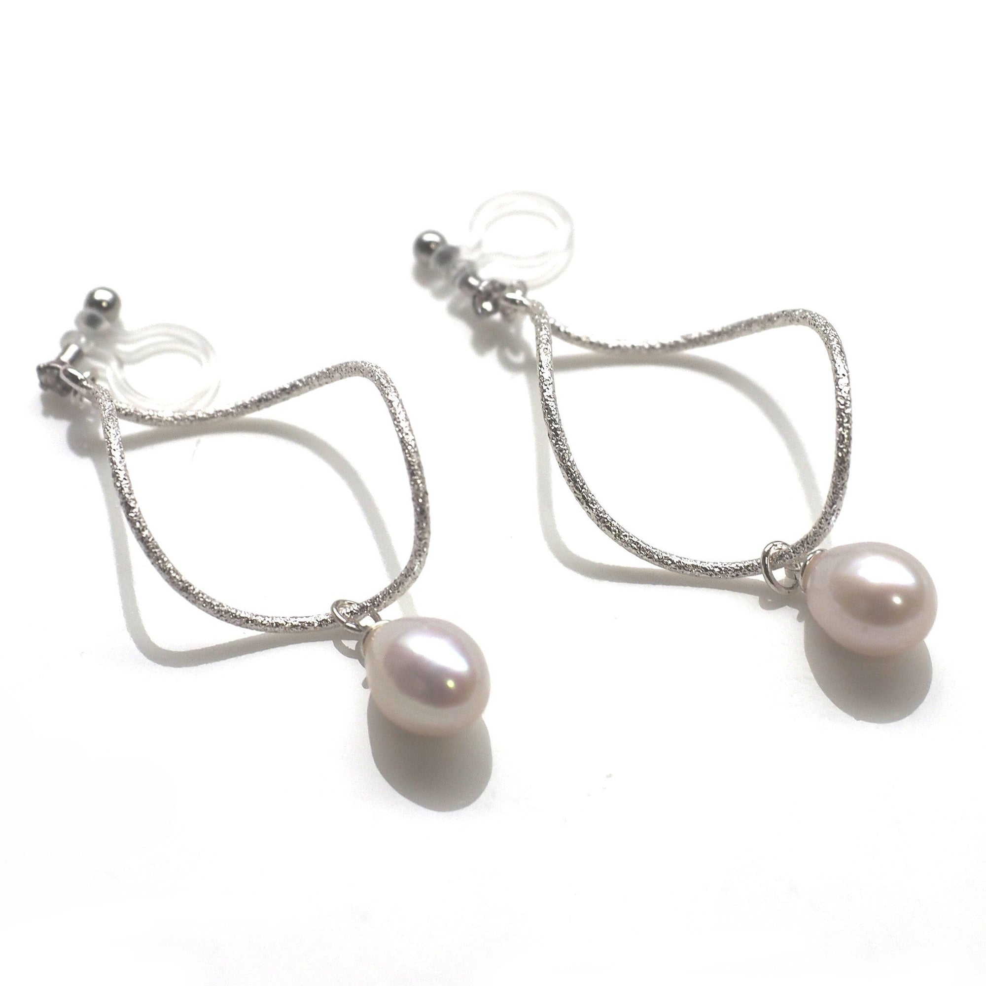 Freshwater pearl invisible clip on hoop earrings - miyabigracejewelry.com