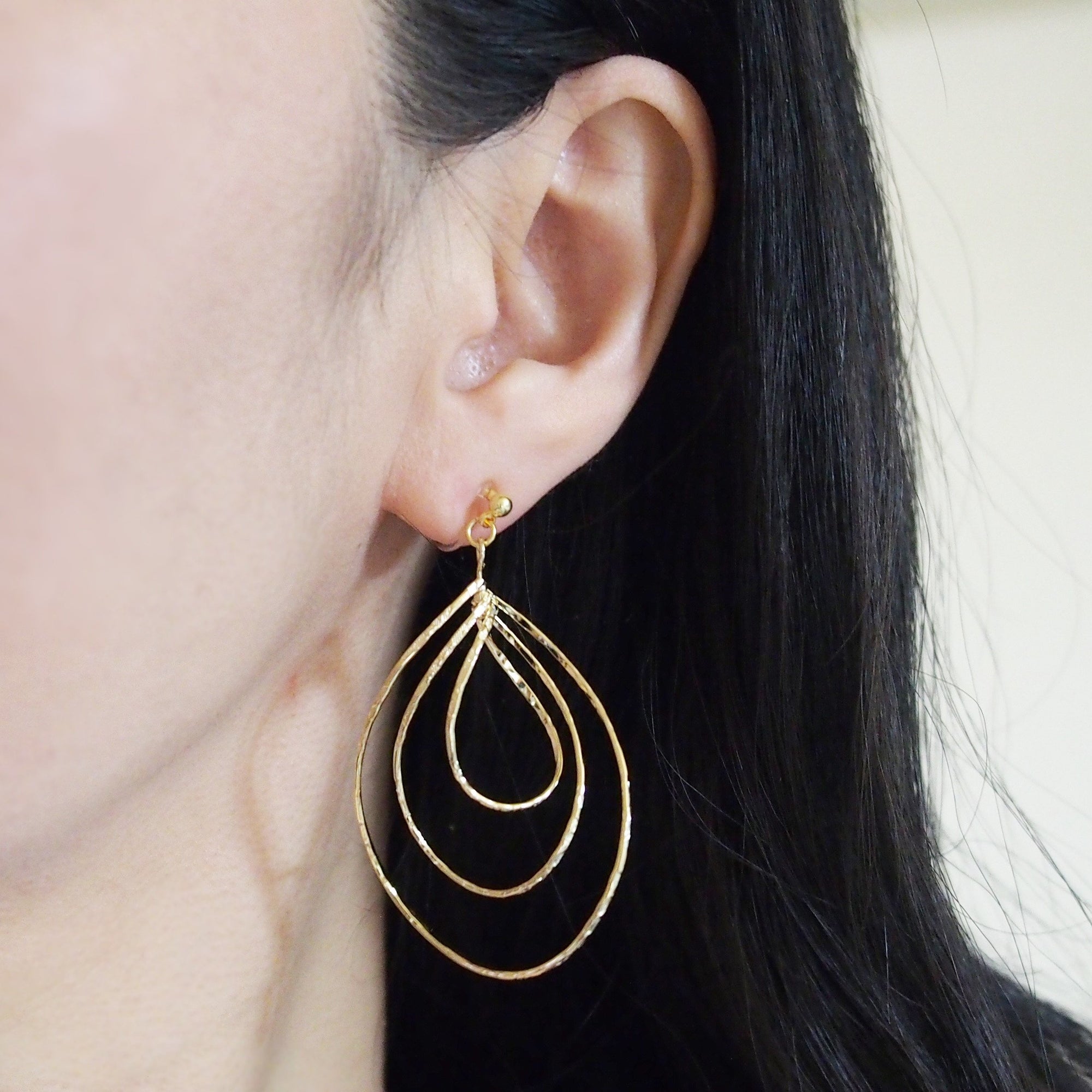 Gold waved hoop invisible clip on earrings - miyabigracejewelry.com
