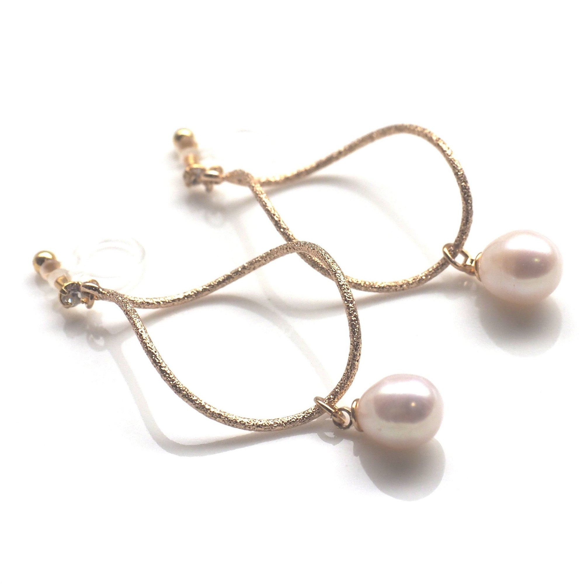 Freshwater pearl invisible clip on hoop earrings - miyabigracejewelry.com