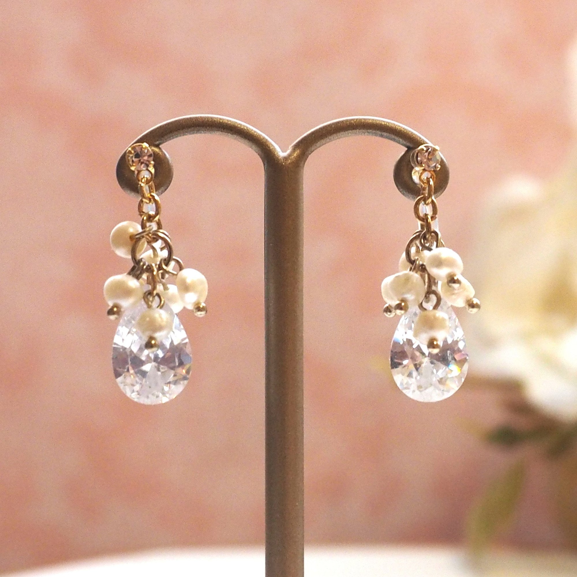 Freshwater pearl and cubic zirconia invisible clip on earrings - miyabigracejewelry.com