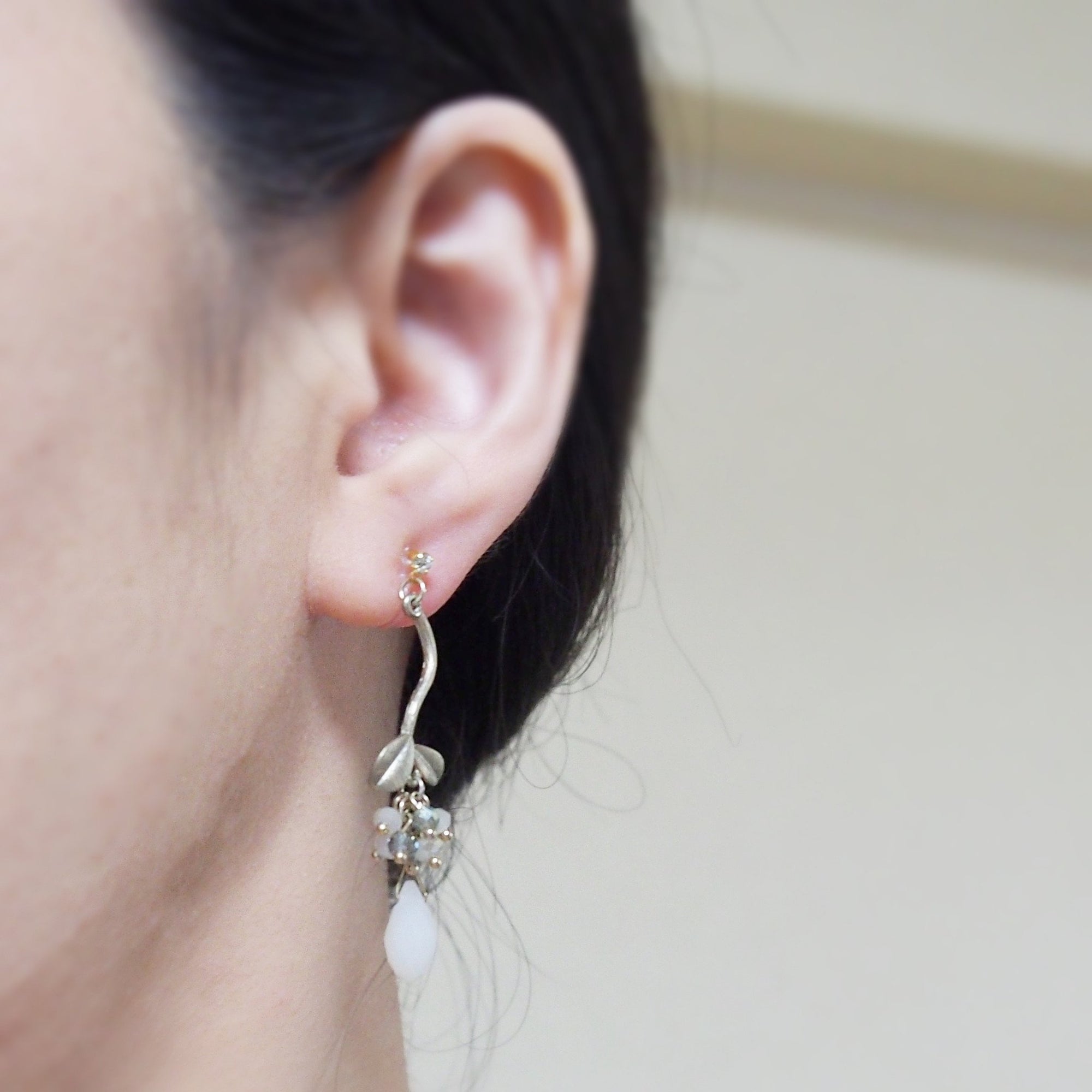 Gold leaf with ivory teardrop beads invisible clip on earrings - miyabigracejewelry.com